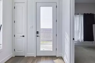 334 Eastwood St, Houston, TX 77011 - Photo 9