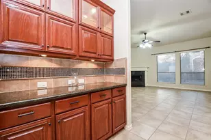 2114 Ascot Ln, Sugar Land, TX 77479 - Photo 5
