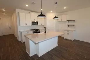 7918 Jasper Mdws Wy, Angleton, TX 77515 - Photo 5