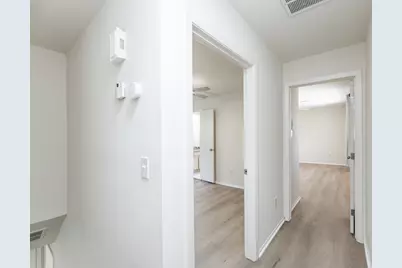 10810 Sugar Hill Drive, Houston, TX 77042 - Photo 19