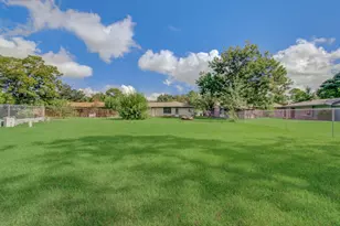 947 W Bertrand St, Houston, TX 77088 - Photo 25