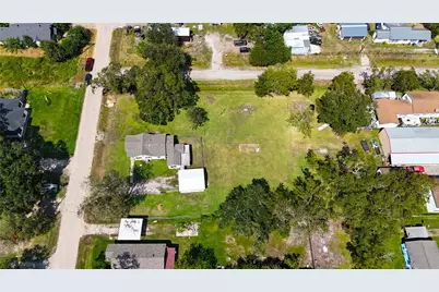 203 S 6th St, Highlands, TX 77562 - Photo 7