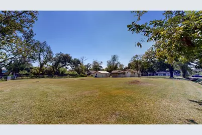 203 S 6th St, Highlands, TX 77562 - Photo 11