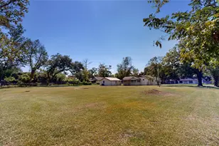 203 S 6th St, Highlands, TX 77562 - Photo 11