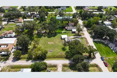 203 S 6th St, Highlands, TX 77562 - Photo 9