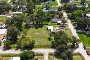 203 S 6th St, Highlands, TX 77562 - Photo 9