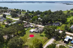 203 S 6th St, Highlands, TX 77562 - Photo 1