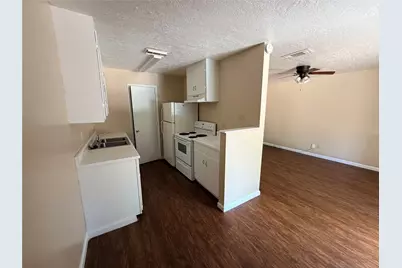 760 Cline Street #8, Huntsville, TX 77340 - Photo 3