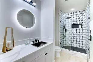 801 E Beach Dr, Galveston, TX 77550 - Photo 23
