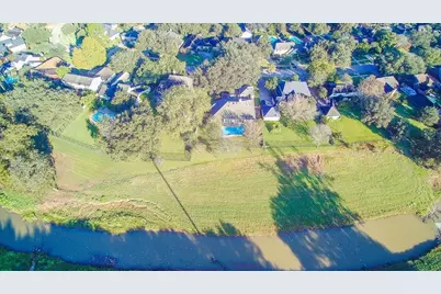 3915 Pleasant Valley Drive, Missouri City, TX 77459 - Photo 3