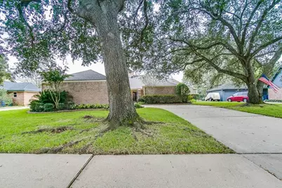 3915 Pleasant Valley Drive, Missouri City, TX 77459 - Photo 3