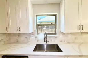 3915 Pleasant Valley Dr, Missouri City, TX 77459 - Photo 9