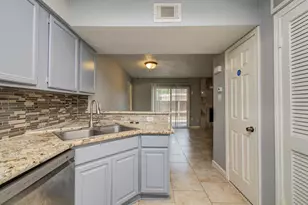 10555 Turtlewood Ct, Houston, TX 77072 - Photo 19
