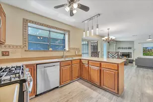 129 Coral Bay Dr, League City, TX 77573 - Photo 7