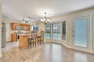 129 Coral Bay Dr, League City, TX 77573 - Photo 7