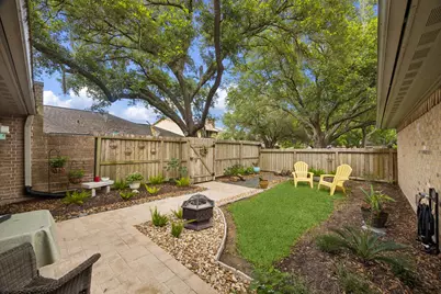 2102 Casa Rio Circle, Dickinson, TX 77539 - Photo 17