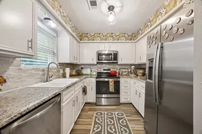 2102 Casa Rio Circle, Dickinson, TX 77539 - Photo 7