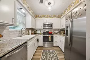 2102 Casa Rio Cir, Dickinson, TX 77539 - Photo 7