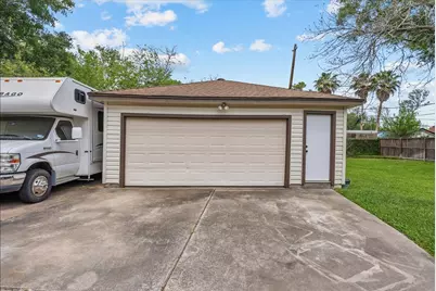 202 Harborcrest  Drive, Seabrook, TX 77586 - Photo 31