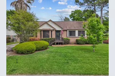 202 Harborcrest  Drive, Seabrook, TX 77586 - Photo 1