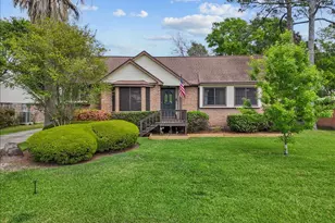 202 Harborcrest Dr, Seabrook, TX 77586 - Photo 1