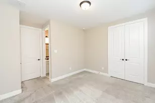 2008 Harrow Oak Ln, Pearland, TX 77089 - Photo 9