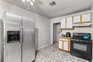 211 Crescent Dr, Pasadena, TX 77506 - Photo 9