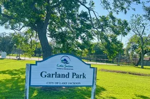 56 Garland Ct, Lake Jackson, TX 77566 - Photo 27