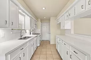 9855 Sagebud Ln, Houston, TX 77089 - Photo 11