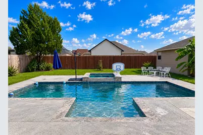 1437 S Bluebonnet Lane, Angleton, TX 77515 - Photo 3