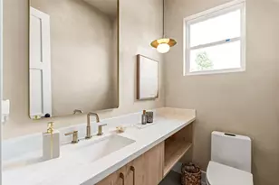 214 E 32nd St, Houston, TX 77018 - Photo 21