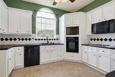 110 Regal Lane, Liberty, TX 77575 - Photo 11
