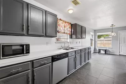 10819 Cayman Mist Drive, Houston, TX 77075 - Photo 13