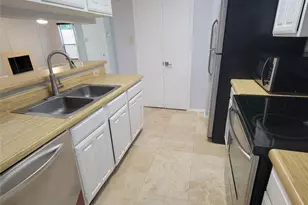 8020 Braesmain Dr, Houston, TX 77025 - Photo 11