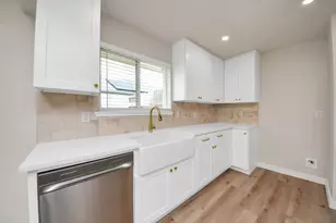 6815 Rockergate Dr, Houston, TX 77489 - Photo 7