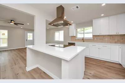 6815 Rockergate Drive, Houston, TX 77489 - Photo 5