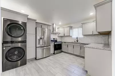 8225 Carolwood Drive, Houston, TX 77028 - Photo 9