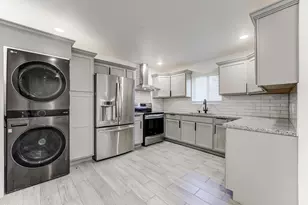 8225 Carolwood Dr, Houston, TX 77028 - Photo 9