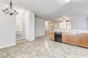 814 Mills Creek Ln, La Marque, TX 77568 - Photo 9