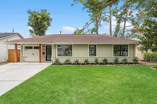 1826 Woodcrest Dr, Houston, TX 77018 - Photo 1