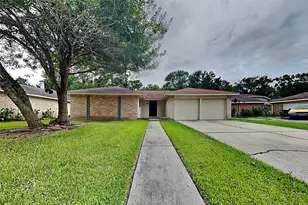 16854 Gleneagle Dr N, Conroe, TX 77385 - Photo 1