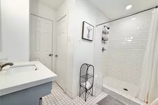 218 W 15th St, Houston, TX 77008 - Photo 9