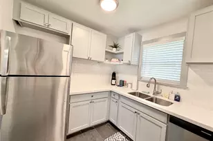 218 W 15th St, Houston, TX 77008 - Photo 5