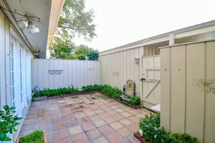 5864 Doliver Dr, Houston, TX 77057 - Photo 17