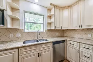 4405 Goldfinch St, Houston, TX 77035 - Photo 17