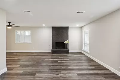 68 NE Yewleaf Road, The Woodlands, TX 77381 - Photo 5