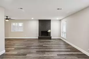 68 NE Yewleaf Rd, The Woodlands, TX 77381 - Photo 5