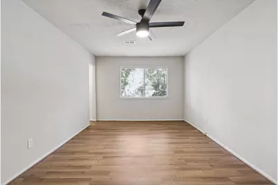 68 NE Yewleaf Road, The Woodlands, TX 77381 - Photo 21