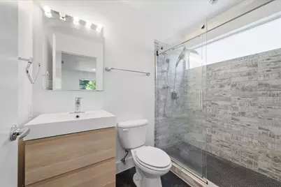 7002 Newcastle Street, Bellaire, TX 77401 - Photo 19