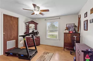 405 N Magnolia St, Highlands, TX 77562 - Photo 17
